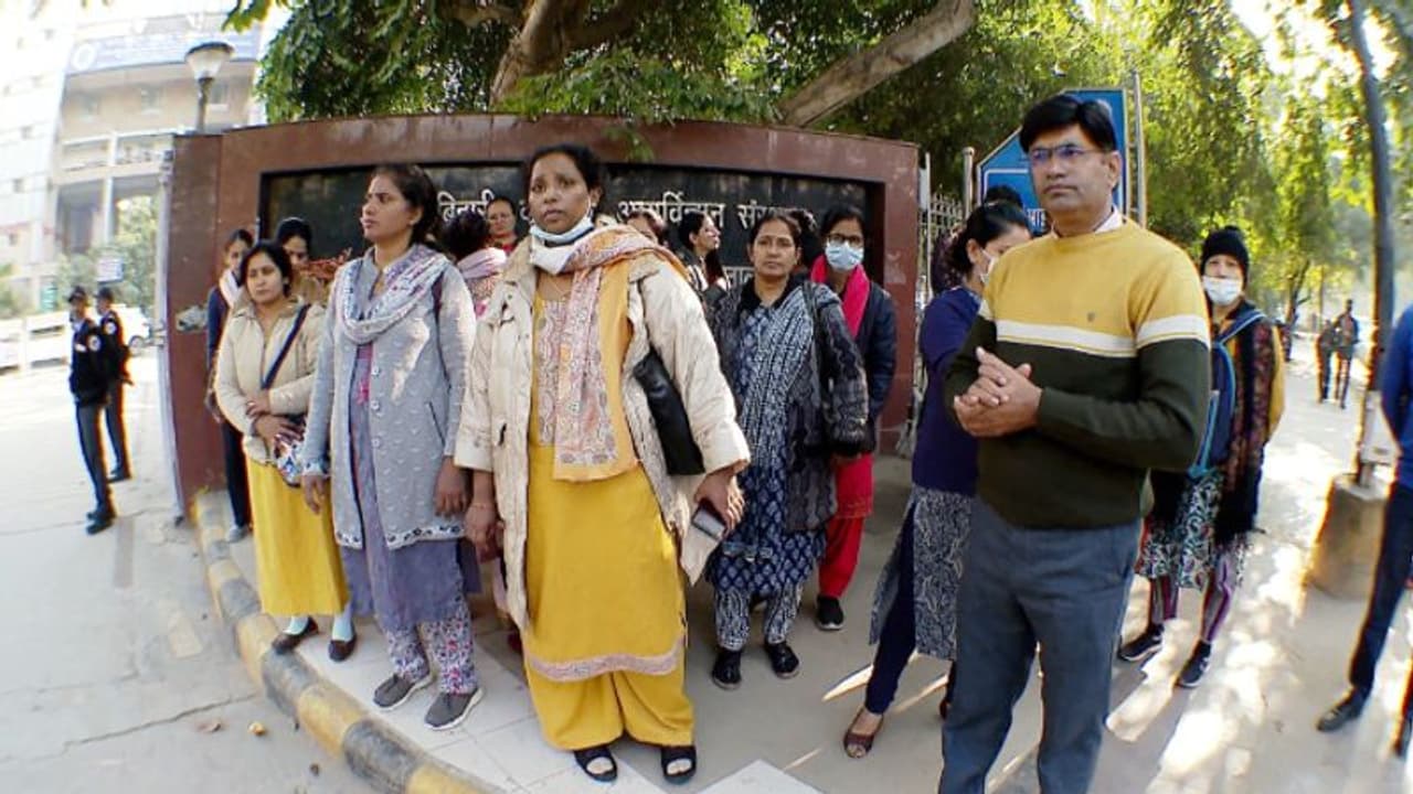 ദില്ലി ആർഎംഎൽ ആശുപത്രിയിൽ കൂട്ടപ്പിരിച്ചുവിടൽ; മലയാളികളടക്കം 43 പേര്‍ പെരുവഴിയില്‍