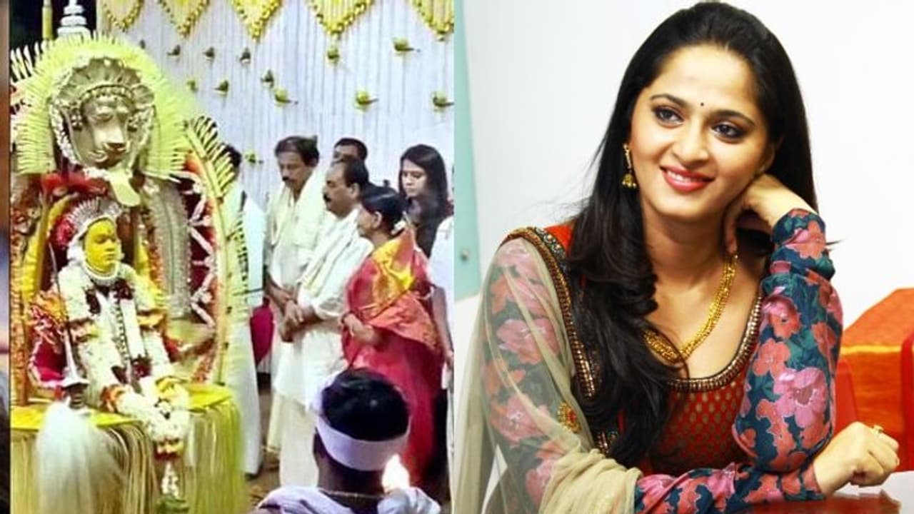 కోలం వేడుకల్లో పాల్గొన్న అనుష్క శెట్టి, వైరల్ అవుతున్న వీడియో కోలం వేడుకల్లో పాల్గొన్న అనుష్క శెట్టి, వైరల్ అవుతున్న వీడియో