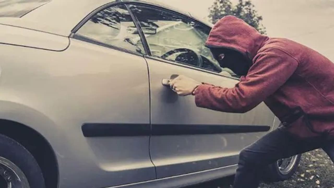 ये भरतपुर है...कार छोड़ दो नहीं तो गोली खाओ, मालिक की आंखों के सामने की गाड़ी चोरी, रोका तो कर दिया शूट ये भरतपुर है...कार छोड़ दो नहीं तो गोली खाओ, मालिक की आंखों के सामने की गाड़ी चोरी, रोका तो कर दिया शूट