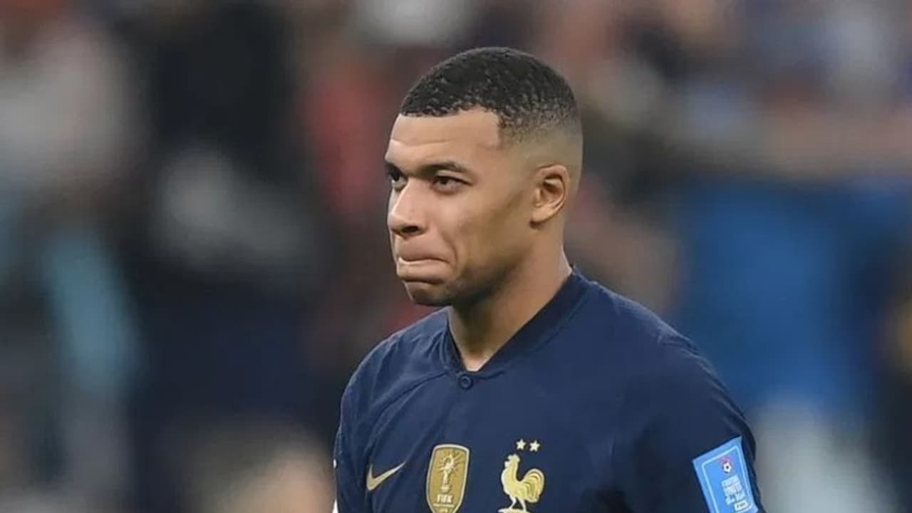 फीफा वर्ल्ड कप के फाइनल में हैट्रिक लगाने वाले दूसरे प्लेयर एमबापे, पहली बार एक क्रिकेटर ने किया था ये कारनामा