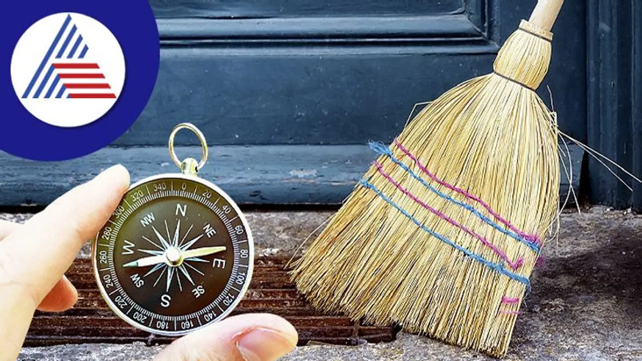Vastu Tips For Broom: ಮನೆಯ ಈ ದಿಕ್ಕಲ್ಲಿ ಪೊರಕೆ ಇಟ್ರೆ ಬಡತನ ಕಾಡುತ್ತೆ! 
