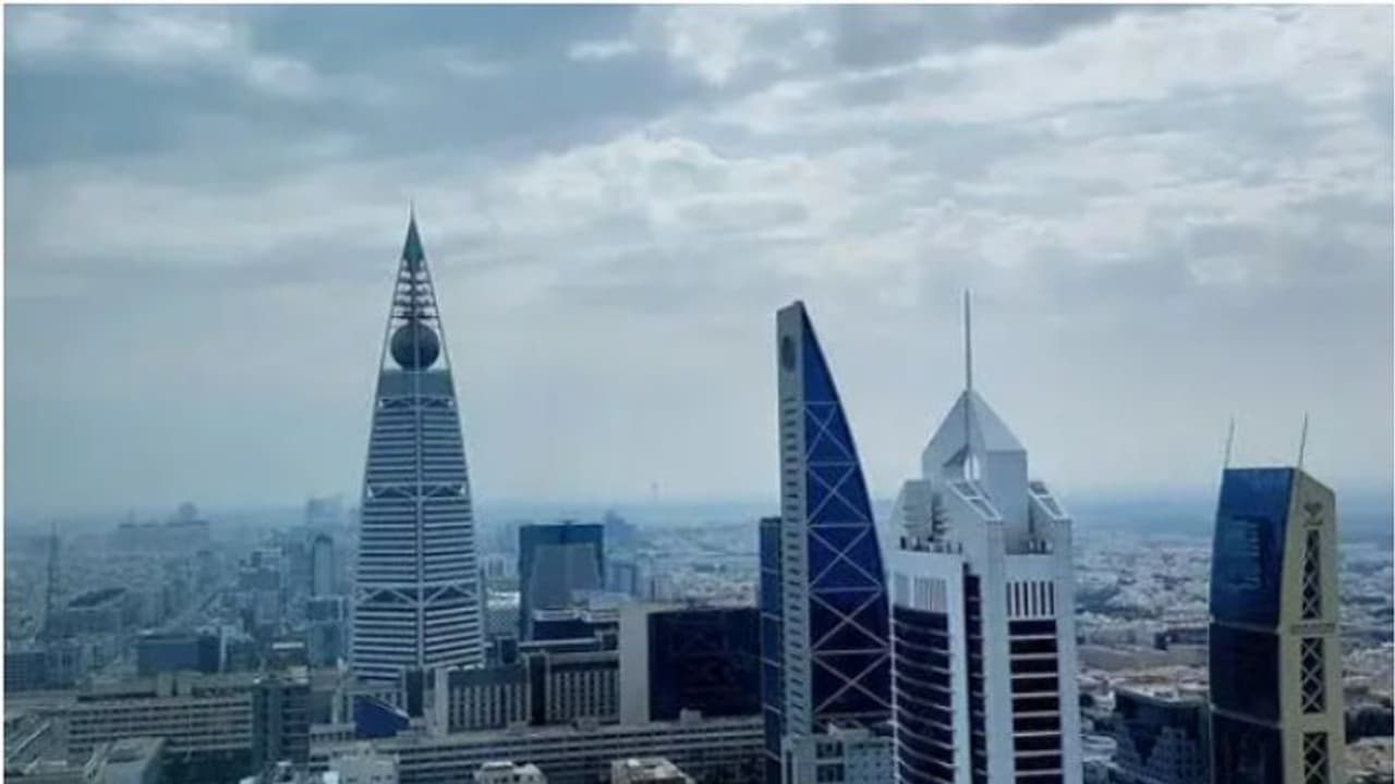 സൗദിയില് വരും ദിവസങ്ങളില് കാലാവസ്ഥാ വ്യതിയാനം; മഴയ്ക്കും മഞ്ഞുവീഴ്ചയ്ക്കും സാധ്യത സൗദിയില് വരും ദിവസങ്ങളില് കാലാവസ്ഥാ വ്യതിയാനം; മഴയ്ക്കും മഞ്ഞുവീഴ്ചയ്ക്കും സാധ്യത