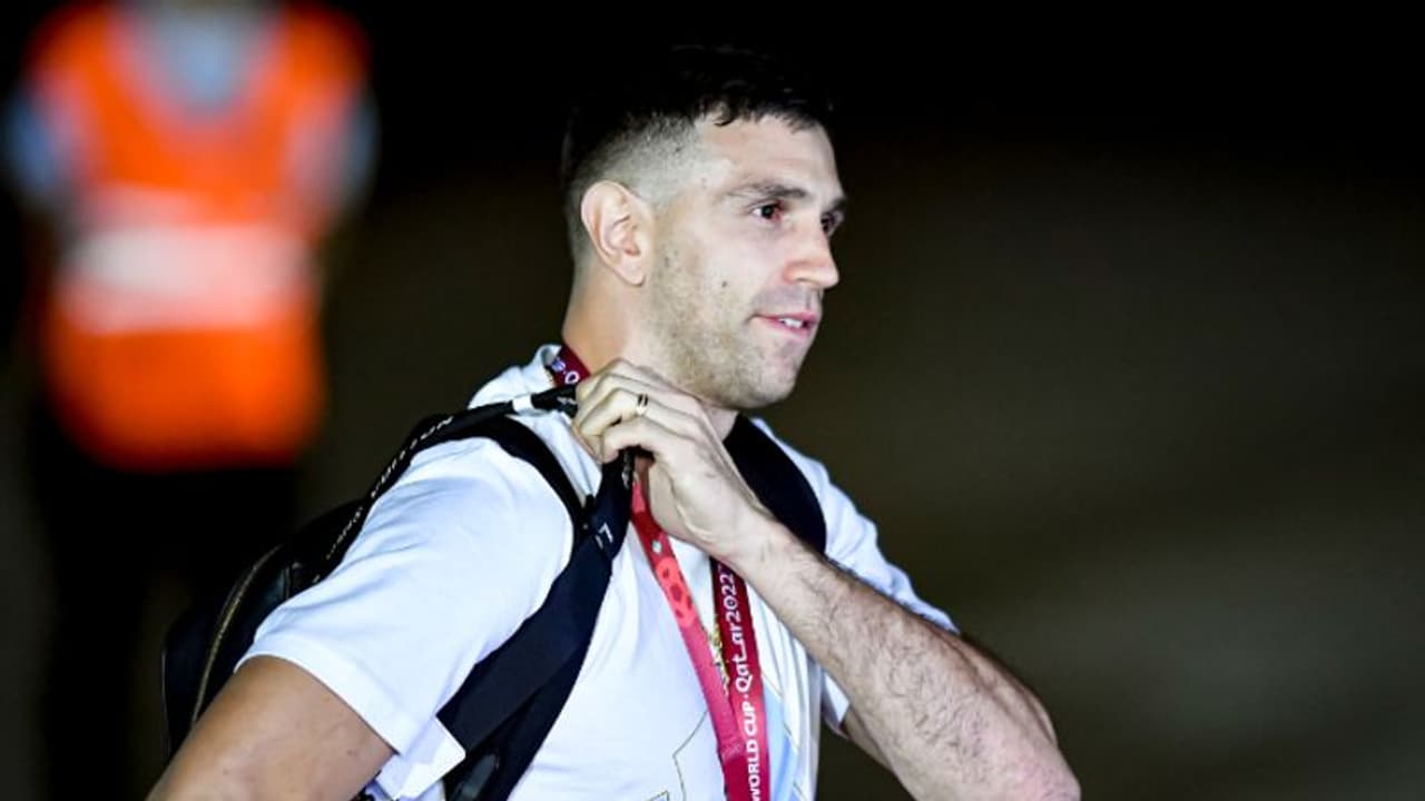 ഫൈനലിന് ശേഷമുള്ള 'അശ്ലീല' ആംഗ്യം; വിവാദങ്ങള്‍ക്ക് മറുപടിയുമായി എമി മാര്‍ട്ടിനെസ് 