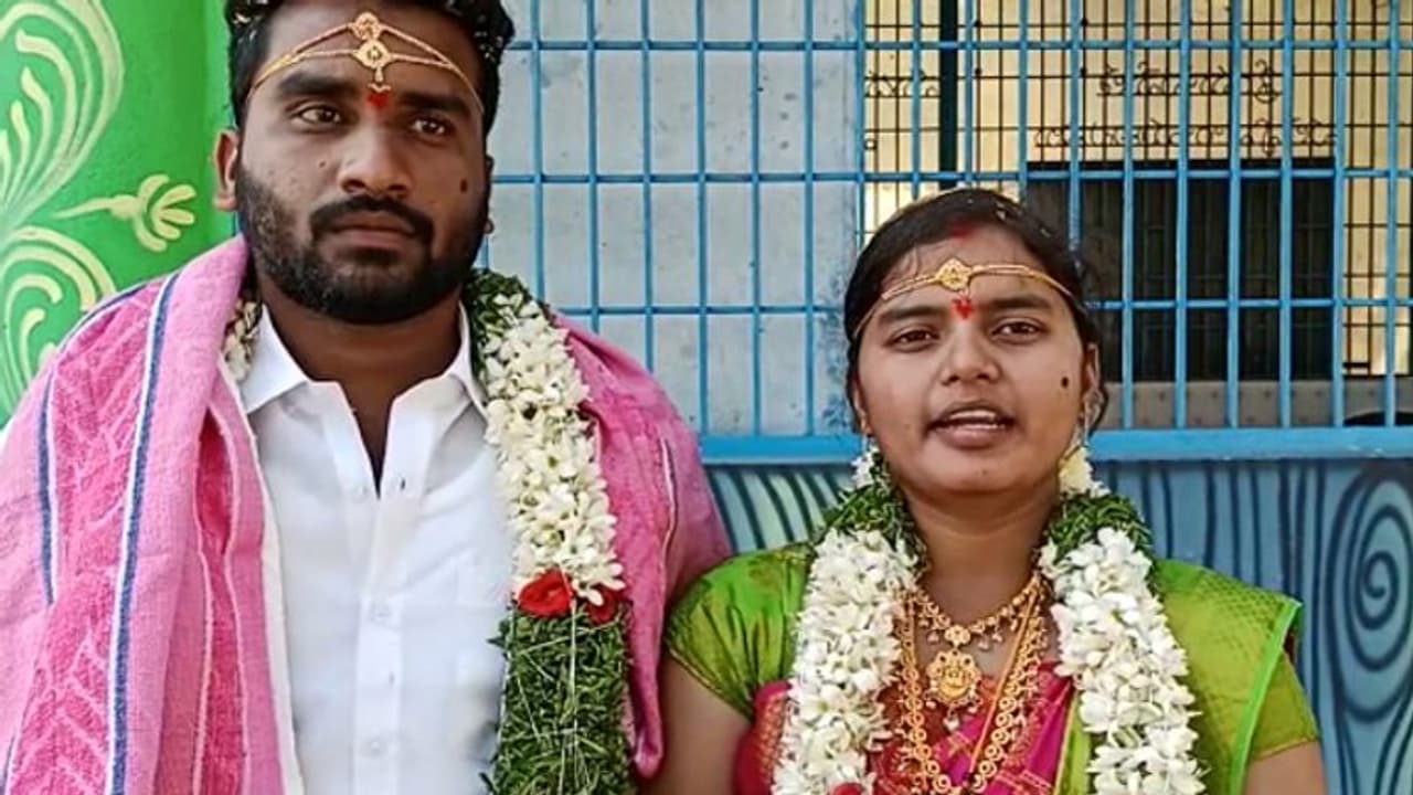 సిరిసిల్లలో యువతి కిడ్నాప్ కేసులో ట్విస్ట్.. పెళ్లి దుస్తుల్లో ఉన్న వీడియో విడుదల.. అసలేం జరిగిందంటే..? సిరిసిల్లలో యువతి కిడ్నాప్ కేసులో ట్విస్ట్.. పెళ్లి దుస్తుల్లో ఉన్న వీడియో విడుదల.. అసలేం జరిగిందంటే..?