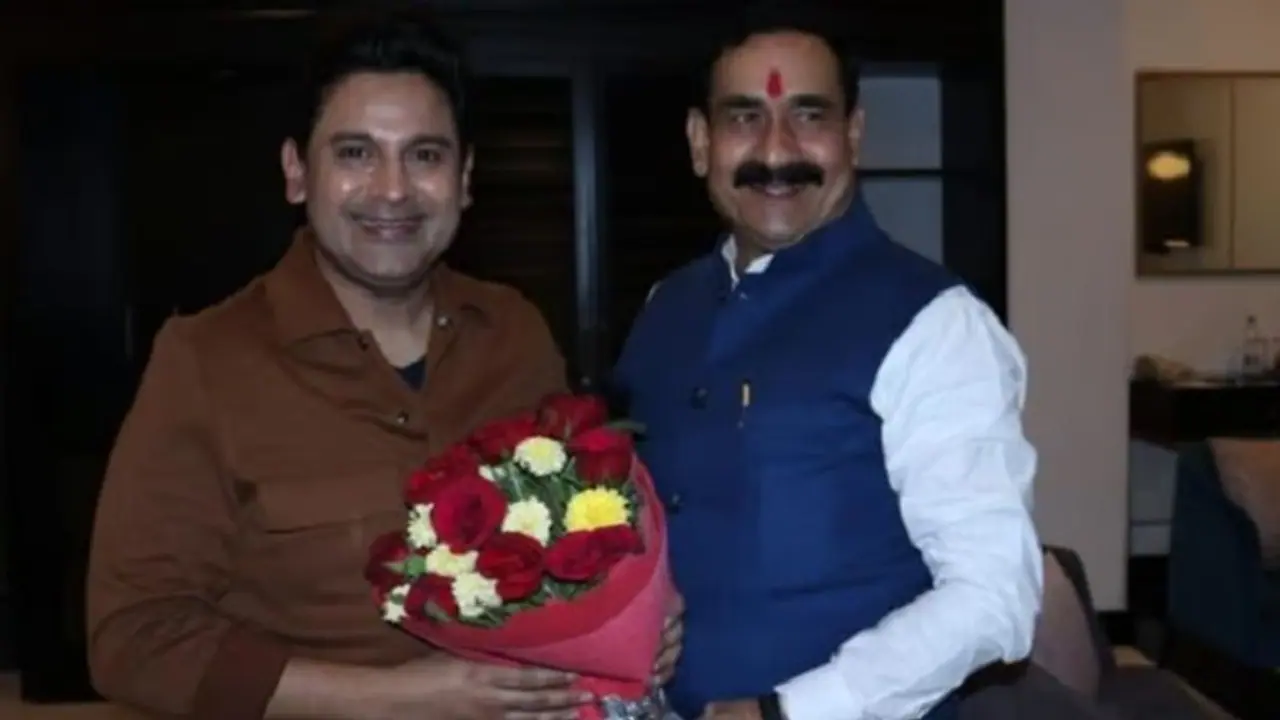 गीतकार मनोज मुंतशिर ने राहुल गांधी पर कसा तंज, कहा विदेशी मां से पैदा बेटा देशभक्त कैसे हो सकता है