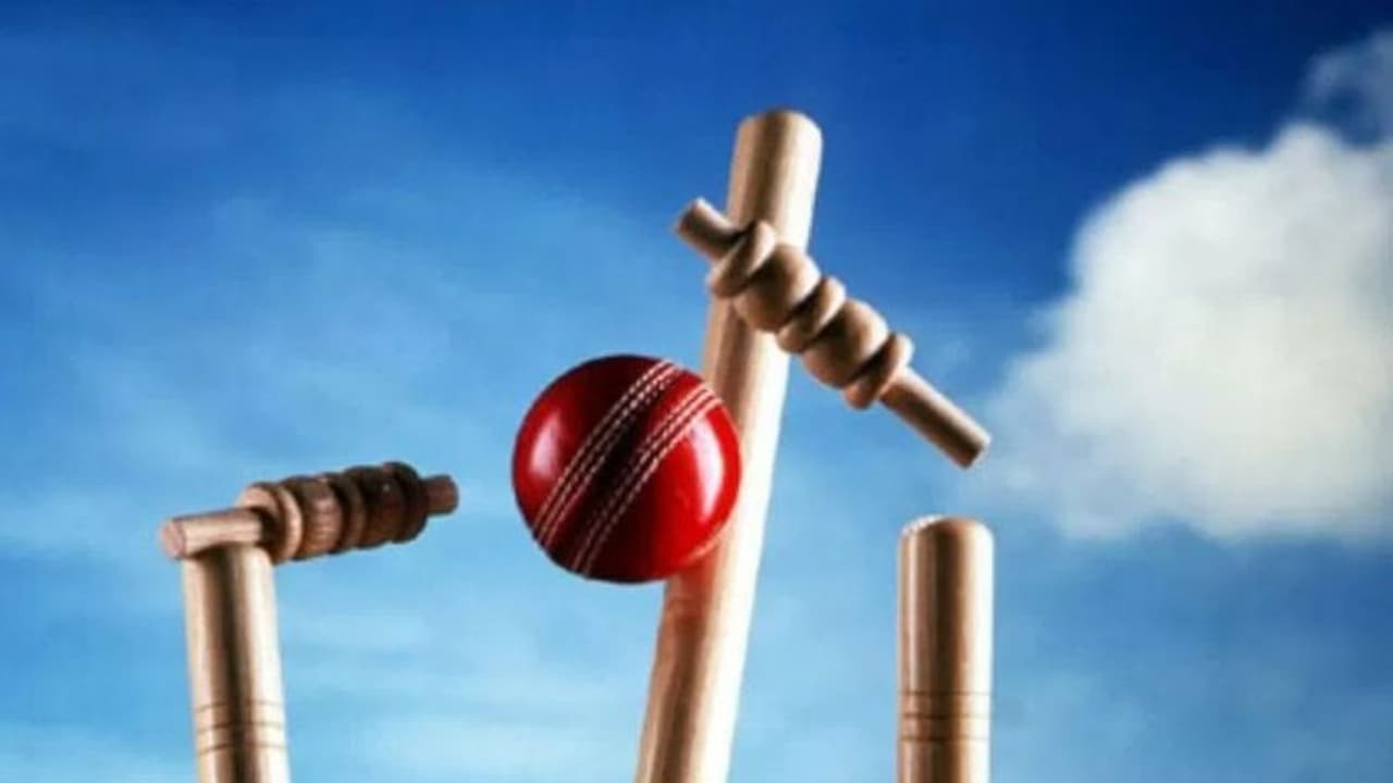 आज के दिन: यह खिलाड़ी बिना विकेट पर पहुंचे ही हो गया आउट, फर्स्ट क्लास क्रिकेट में पहली बार था ये इतिहास आज के दिन: यह खिलाड़ी बिना विकेट पर पहुंचे ही हो गया आउट, फर्स्ट क्लास क्रिकेट में पहली बार था ये इतिहास