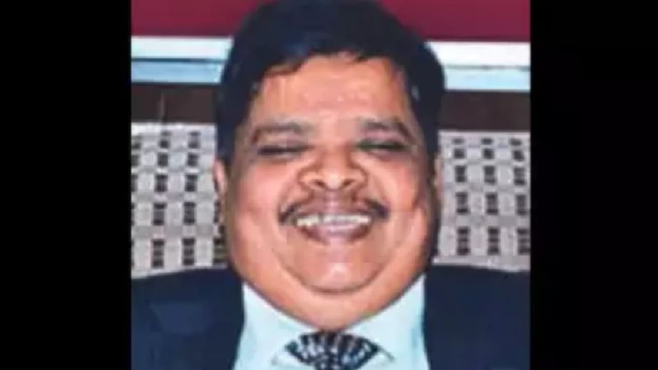 ಕಣ್ಣಿಲ್ಲದಿದ್ದರೂ ಅನೇಕರ ಬಾಳಿಗೆ ಬೆಳಕಾದ ಬ್ಯಾಂಕ್ ಆಫೀಸರ್‌ಗೆ ಹೆಲೆನ್ ಕೆಲ್ಲರ್ ಪ್ರಶಸ್ತಿ ಗರಿ