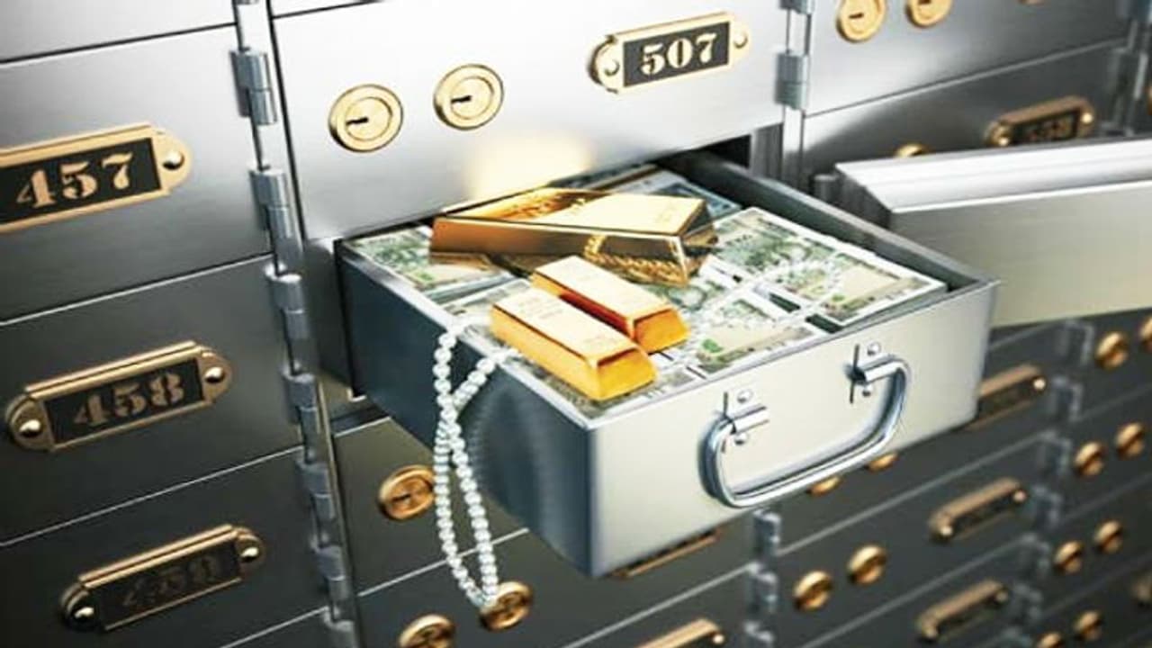 1 जनवरी से बदल जाएगा बैंक से जुड़ा ये नियम, जान लें आपके लिए कैसे रहेगा फायदेमंद 1 जनवरी से बदल जाएगा बैंक से जुड़ा ये नियम, जान लें आपके लिए कैसे रहेगा फायदेमंद