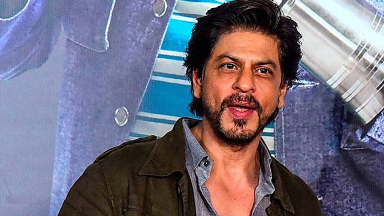 बच्चों के साथ बैठकर खूब रोए शाहरुख़ खान, 'पठान' विवाद के बीच सुपरस्टार ने खुद किया खुलासा