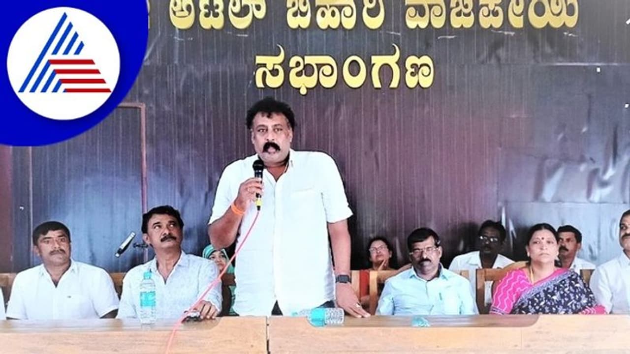 ಮೂಡಿಗೆರೆಯ ಎಂ.ಜಿ.ರಸ್ತೆ ಅಗಲೀಕರಣಕ್ಕೆ ಜನರಿಂದ ಒತ್ತಾಯ, ಜಾಗ ಬಿಟ್ಟು ಕೊಡಲು ಕಟ್ಟಡ ಮಾಲೀಕರಿಗೆ ವಾರದ ಗಡುವು