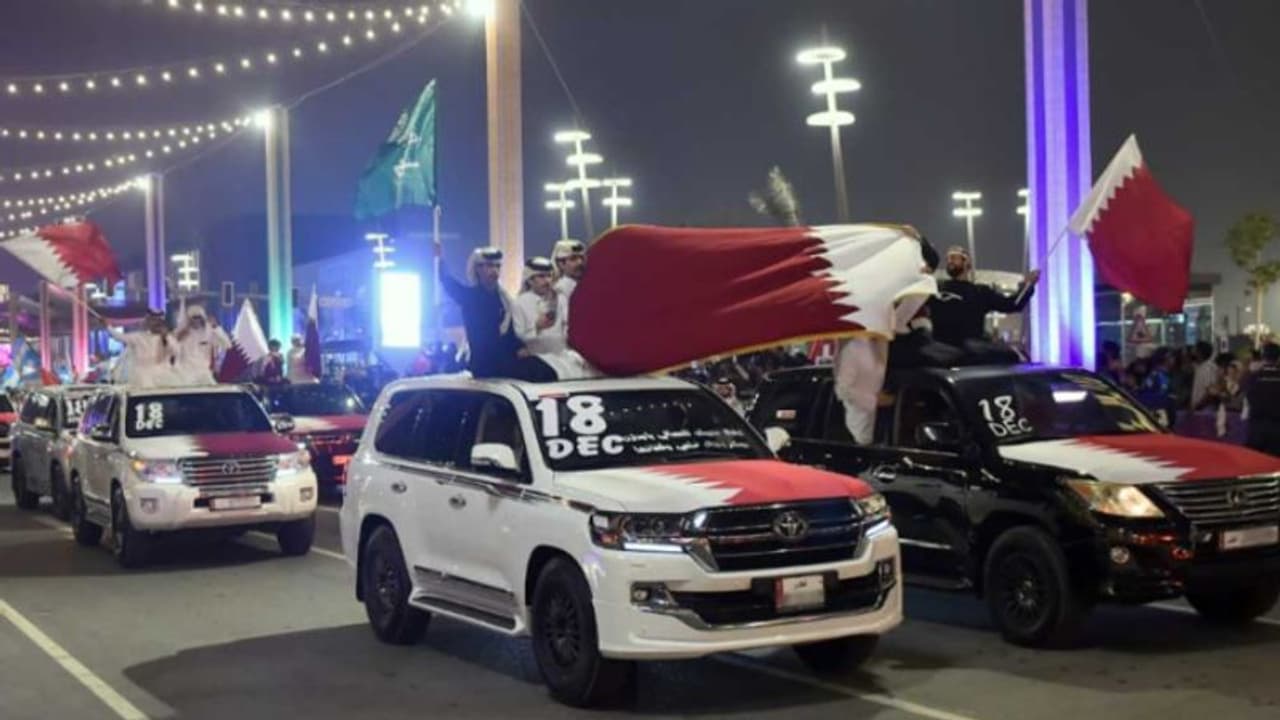 ഖത്തറില് വാഹനങ്ങളില് നിന്ന് സ്റ്റിക്കറുകള് നീക്കം ചെയ്യാനുള്ള സമയപരിധി നാളെ അവസാനിക്കും ഖത്തറില് വാഹനങ്ങളില് നിന്ന് സ്റ്റിക്കറുകള് നീക്കം ചെയ്യാനുള്ള സമയപരിധി നാളെ അവസാനിക്കും