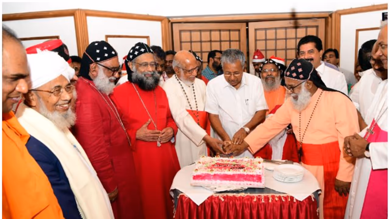 കർദ്ദിനാൾ, ബിഷപ്പ്, മൗലവി, പ്രതിപക്ഷ നേതാവ്, മന്ത്രിമാരും എത്തി; ആഘോഷമായി മുഖ്യമന്ത്രിയുടെ ക്രിസ്മസ് വിരുന്ന്! കർദ്ദിനാൾ, ബിഷപ്പ്, മൗലവി, പ്രതിപക്ഷ നേതാവ്, മന്ത്രിമാരും എത്തി; ആഘോഷമായി മുഖ്യമന്ത്രിയുടെ ക്രിസ്മസ് വിരുന്ന്!