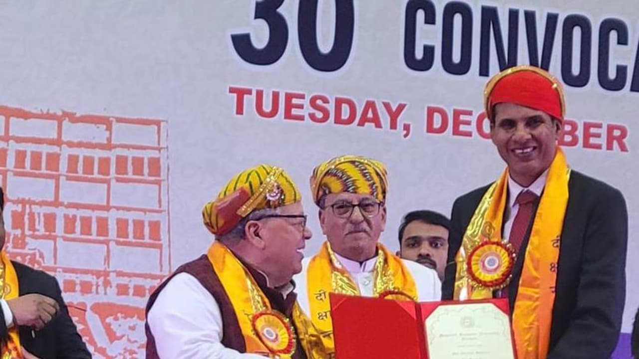 पद्मभूषण देवेंद्र झाझरिया को डी लिट् की उपाधि, बेहद प्रेरक है इस पैरा एथलीट के संघर्ष की कहानी