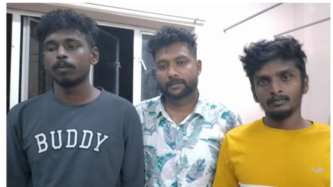 കൊണ്ടുവന്നത് ചില്ലറ വിൽപനക്കായി; ഒരു ലക്ഷം രൂപ വിലവരുന്ന 1 കിലോയിലധികം കഞ്ചാവുമായി മൂന്നു പേർ പിടിയിൽ കൊണ്ടുവന്നത് ചില്ലറ വിൽപനക്കായി; ഒരു ലക്ഷം രൂപ വിലവരുന്ന 1 കിലോയിലധികം കഞ്ചാവുമായി മൂന്നു പേർ പിടിയിൽ