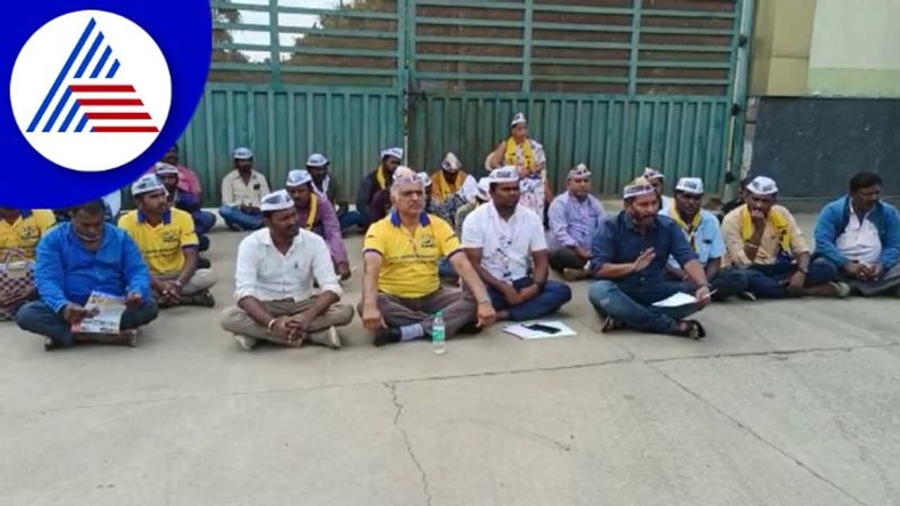 ಬೆಂಗಳೂರಿನಲ್ಲಿ ಮತ್ತೊಮ್ಮೆ ಕಸದ ನಿರ್ವಹಣೆ ವಿರುದ್ದ ಪ್ರತಿಭಟನೆ ಬೆಂಗಳೂರಿನಲ್ಲಿ ಮತ್ತೊಮ್ಮೆ ಕಸದ ನಿರ್ವಹಣೆ ವಿರುದ್ದ ಪ್ರತಿಭಟನೆ