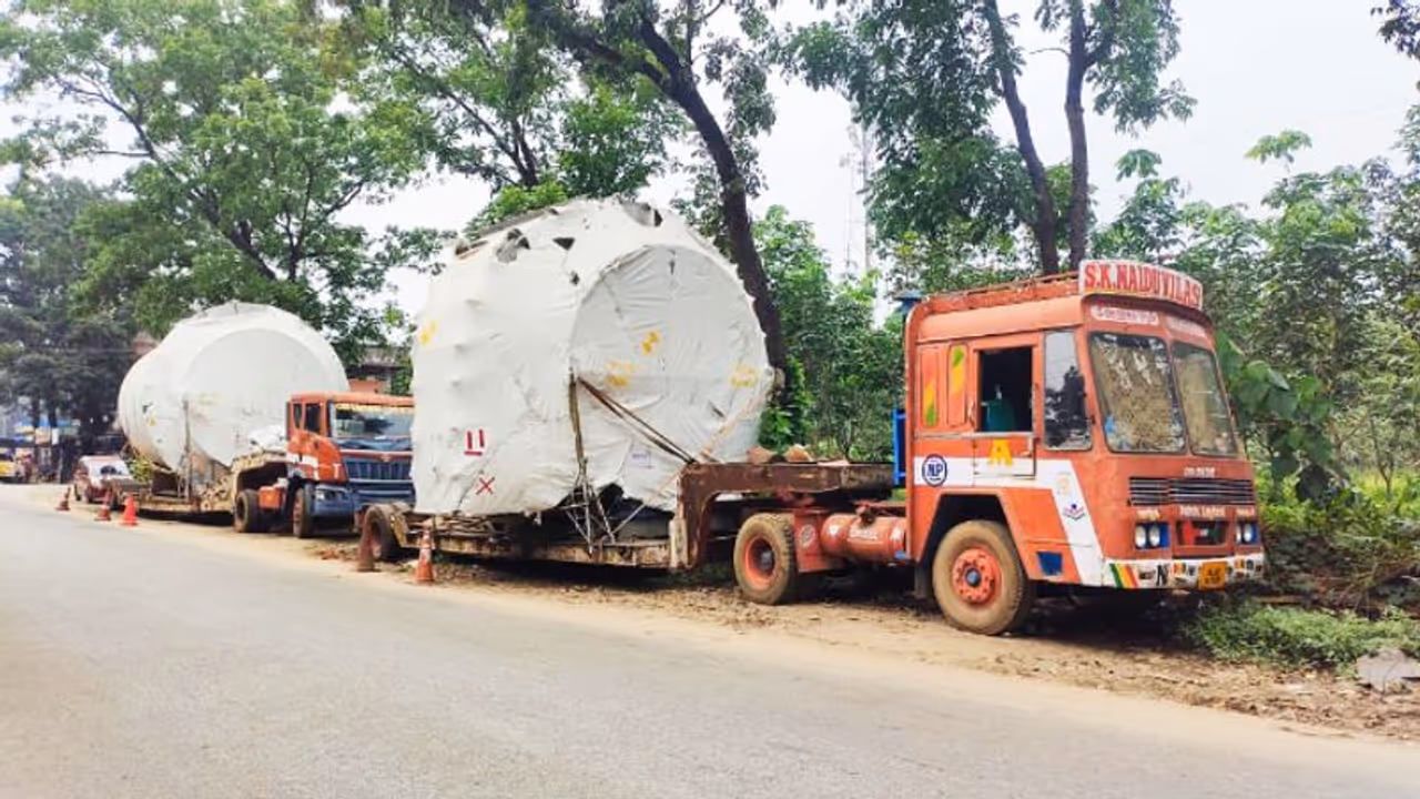 രേഖകള് ഹാജരാക്കി അണ്ണാമലൈ; തടഞ്ഞിട്ട ഭീമൻ ട്രെയിലറുകൾ താമരശ്ശേരി ചുരം കയറും, വ്യാഴാഴ്ച ഗതാഗത നിയന്ത്രണം രേഖകള് ഹാജരാക്കി അണ്ണാമലൈ; തടഞ്ഞിട്ട ഭീമൻ ട്രെയിലറുകൾ താമരശ്ശേരി ചുരം കയറും, വ്യാഴാഴ്ച ഗതാഗത നിയന്ത്രണം