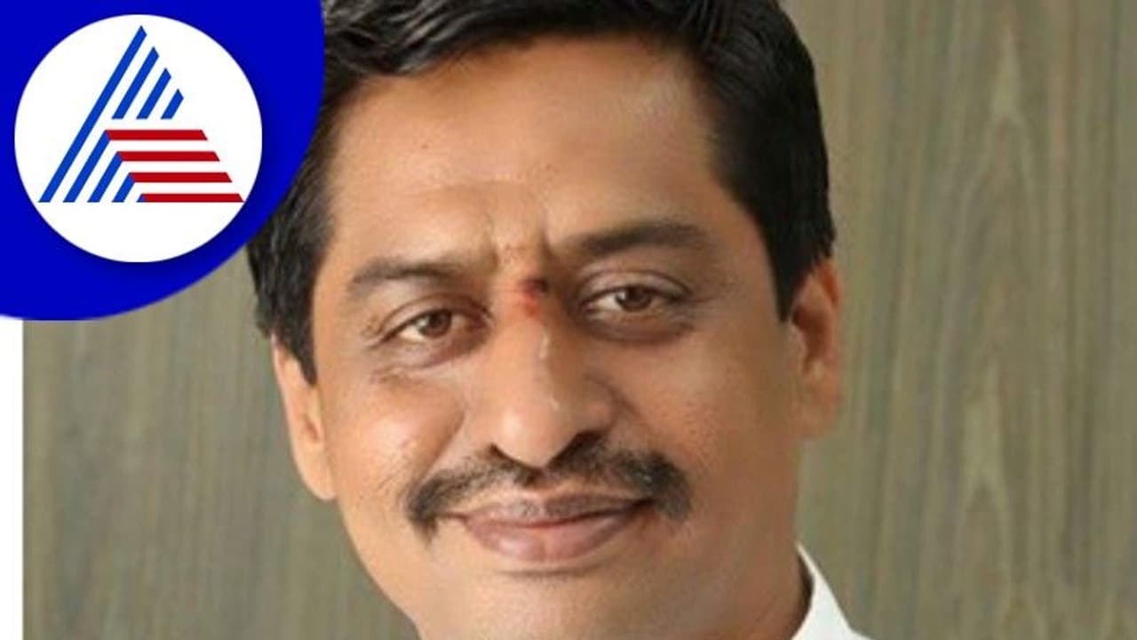 ಮಂತ್ರಿಗಿರಿ ಲಾಬಿ ಬಿಟ್ಟು ಈಶ್ವರಪ್ಪ ಸದನಕ್ಕೆ ಹೋಗಲಿ: ಕೆ.ಬಿ.ಪ್ರಸನ್ನಕುಮಾರ್ ಮಂತ್ರಿಗಿರಿ ಲಾಬಿ ಬಿಟ್ಟು ಈಶ್ವರಪ್ಪ ಸದನಕ್ಕೆ ಹೋಗಲಿ: ಕೆ.ಬಿ.ಪ್ರಸನ್ನಕುಮಾರ್