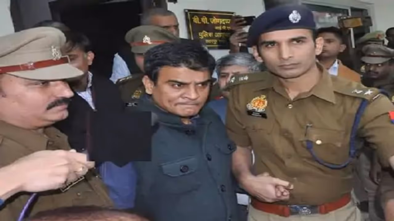 आगजनी व फर्जी आधार मामले की फास्ट ट्रैक कोर्ट में सुनवाई की तैयारी, SP विधायक सोलंकी की बढ़ सकती हैं मुश्किलें आगजनी व फर्जी आधार मामले की फास्ट ट्रैक कोर्ट में सुनवाई की तैयारी, SP विधायक सोलंकी की बढ़ सकती हैं मुश्किलें