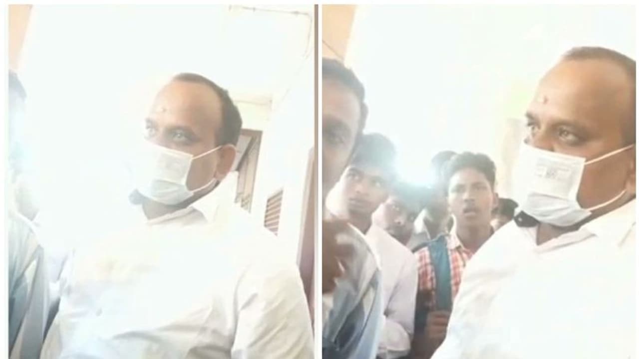 മർദിച്ചു, ഷർട്ട് വലിച്ച് കീറി; കെഎസ്ആർടിസി ജീവനക്കാരനെതിരെ പരാതിയുമായി പ്ലസ് വൺ വിദ്യാർത്ഥി മർദിച്ചു, ഷർട്ട് വലിച്ച് കീറി; കെഎസ്ആർടിസി ജീവനക്കാരനെതിരെ പരാതിയുമായി പ്ലസ് വൺ വിദ്യാർത്ഥി