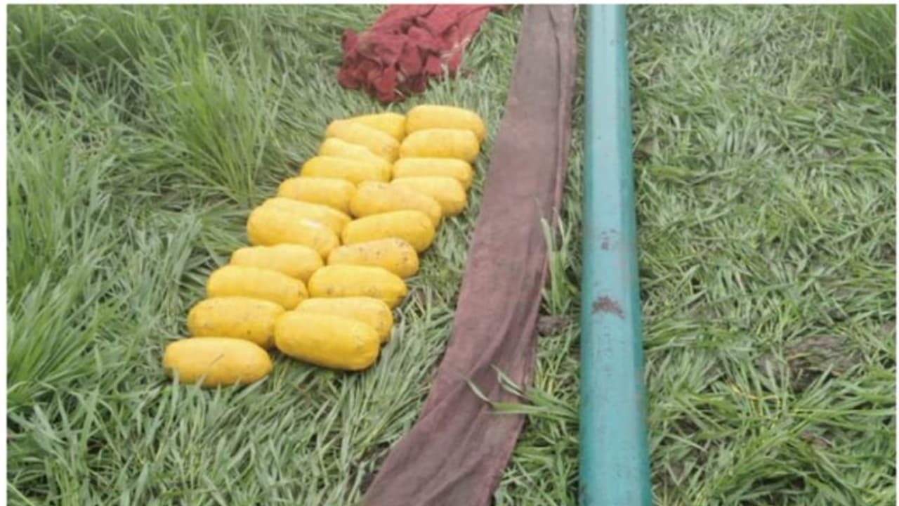 അതിര്ത്തി കടത്താന് ശ്രമിച്ച കോടികള് വില മതിക്കുന്ന 25 കിലോ ഹെറോയിന് പിടികൂടി അതിര്ത്തി കടത്താന് ശ്രമിച്ച കോടികള് വില മതിക്കുന്ന 25 കിലോ ഹെറോയിന് പിടികൂടി