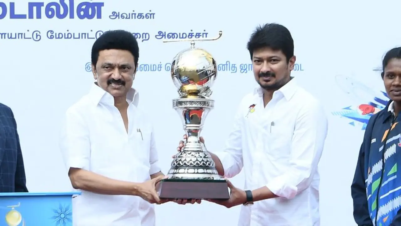 சென்னைக்கு வந்த ஹாக்கி தொடருக்கான உலகக்கோப்பை முதல்வர் வாழ்த்து சென்னைக்கு வந்த ஹாக்கி தொடருக்கான உலகக்கோப்பை முதல்வர் வாழ்த்து