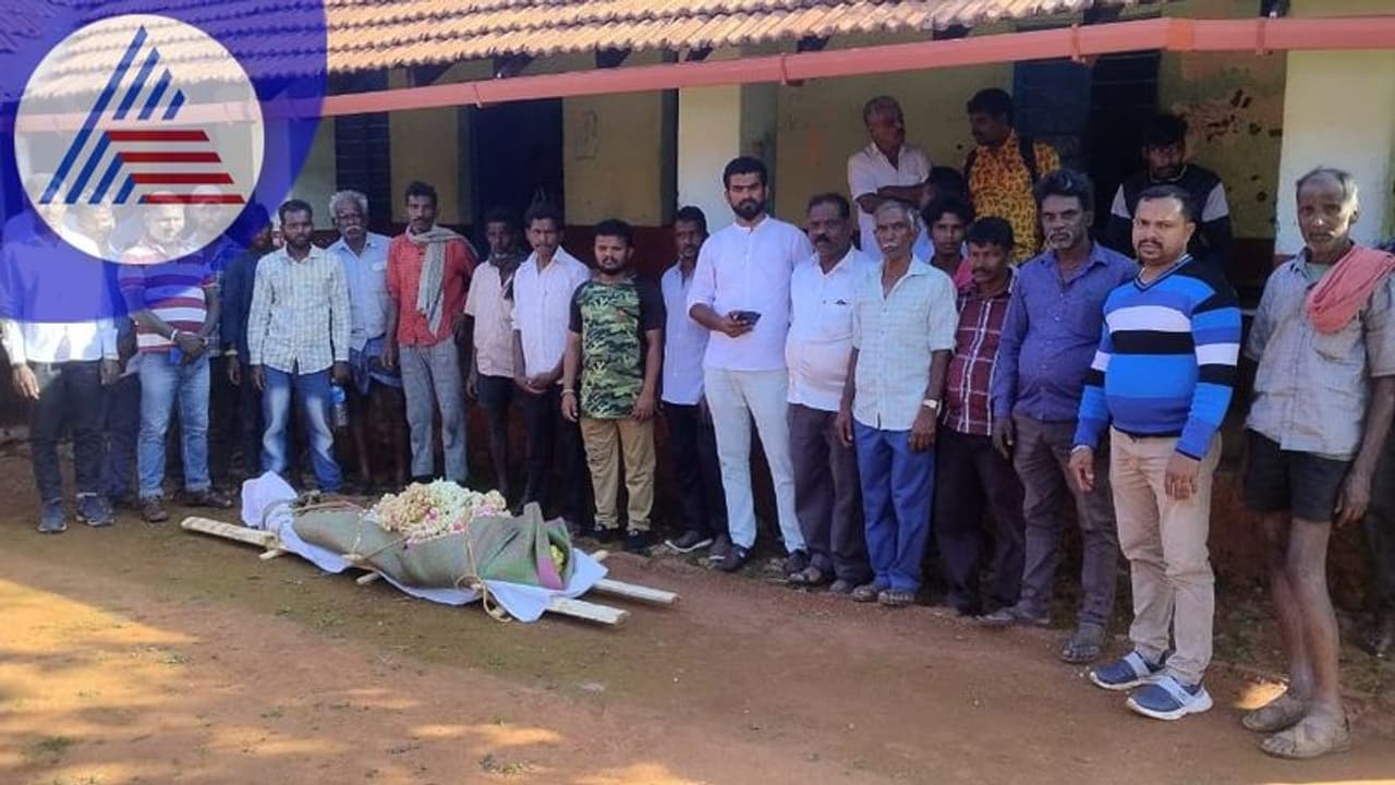 Chikkamagaluru: ಶೃಂಗೇರಿ ಕ್ಷೇತ್ರದ ಹುತ್ತಿನಮಕ್ಕಿಯಲ್ಲಿ ಸ್ಮಶಾನ ಇಲ್ಲ: ಶವವಿಟ್ಟು ಪ್ರತಿಭಟಿಸಿದ ಗ್ರಾಮಸ್ಥರು