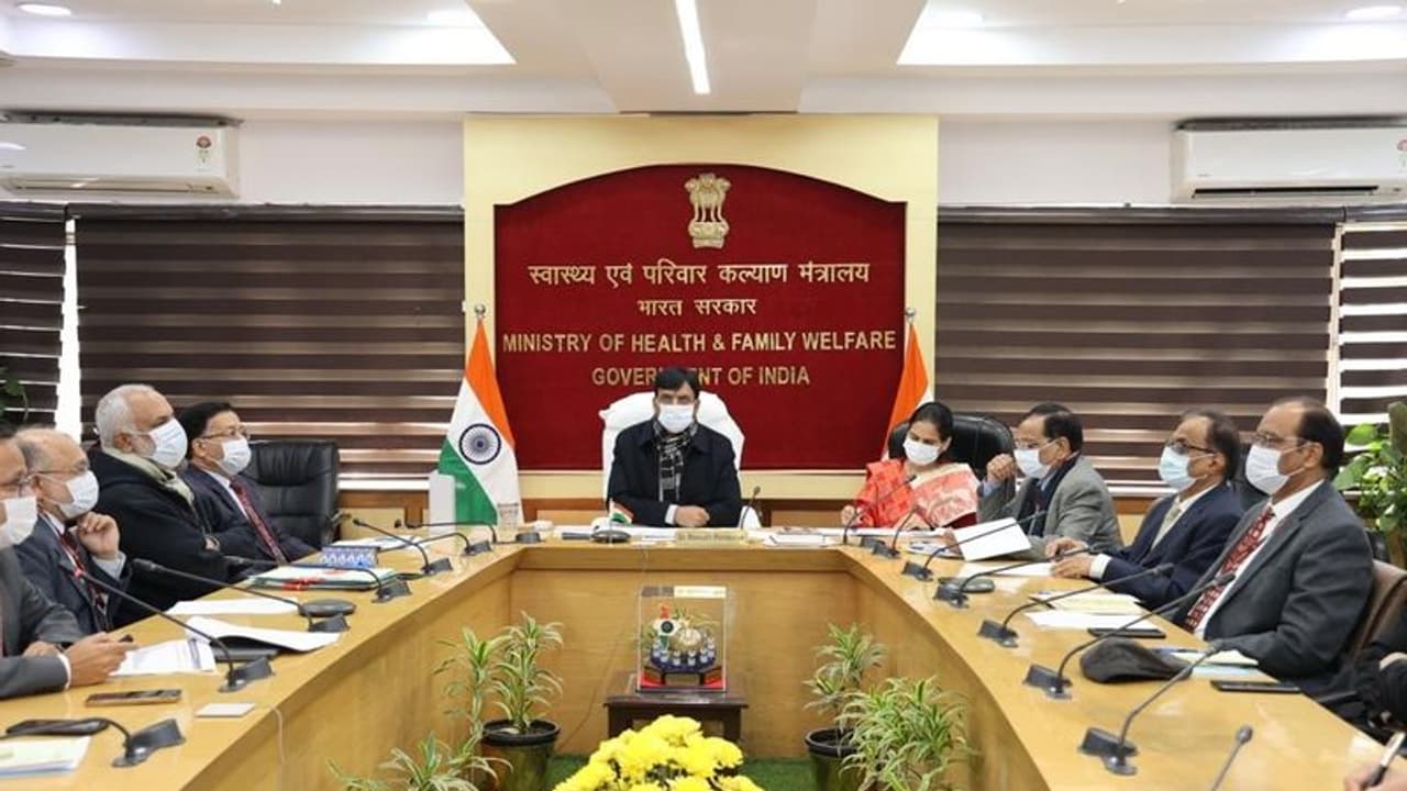 எந்த சூழலையும் சமாளிக்க தயார்... கொரோனா குறித்து அமைச்சர் மன்சுக் மாண்டவியா டிவீட்!! எந்த சூழலையும் சமாளிக்க தயார்... கொரோனா குறித்து அமைச்சர் மன்சுக் மாண்டவியா டிவீட்!!