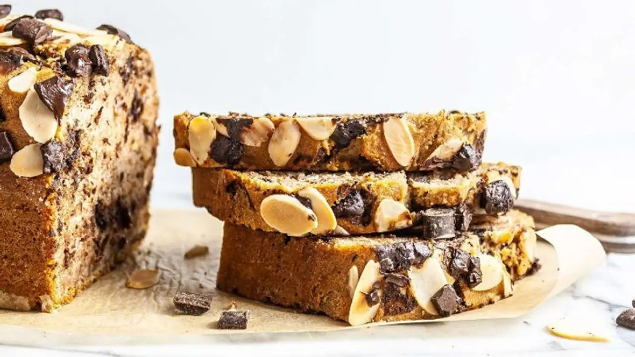 ருசியான ஆல்மண்ட் பனானா கேக் செய்து மகிழ்ச்சியுடன் கொண்டாடலாம்!