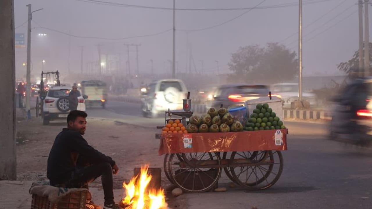 ಉತ್ತರ ಭಾರತ ಗಢಗಢ: ಶೂನ್ಯ ಡಿಗ್ರಿಯತ್ತ ತಾಪಮಾನ ಉತ್ತರ ಭಾರತ ಗಢಗಢ: ಶೂನ್ಯ ಡಿಗ್ರಿಯತ್ತ ತಾಪಮಾನ