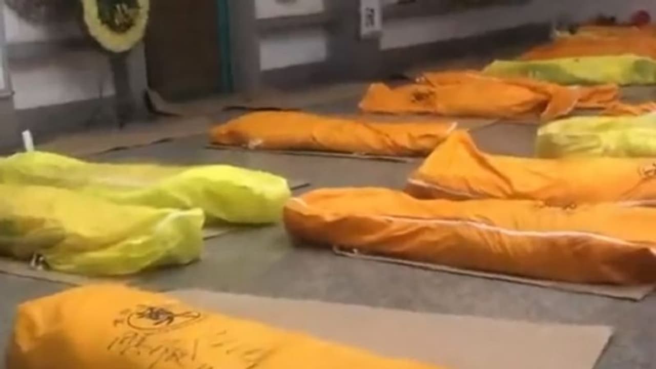 चीन में कोरोना से 10 करोड़ लोग हुए संक्रमित, 10 लाख मरीजों की गई जान, भारतीय डॉक्टर ने किया दावा चीन में कोरोना से 10 करोड़ लोग हुए संक्रमित, 10 लाख मरीजों की गई जान, भारतीय डॉक्टर ने किया दावा