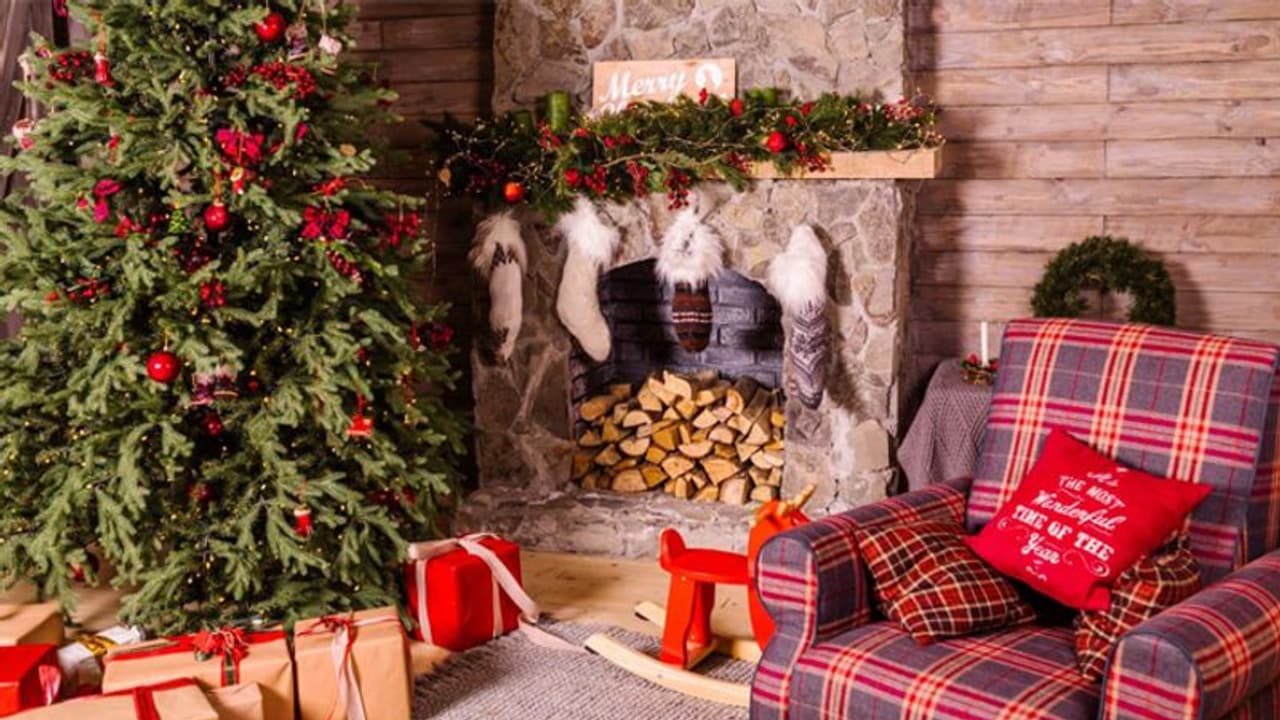 क्रिसमस पर कभी भी अपने करीबियों और दोस्तों को ना दें ये गिफ्ट, किस्मत पर पड़ जाएंगे ताले