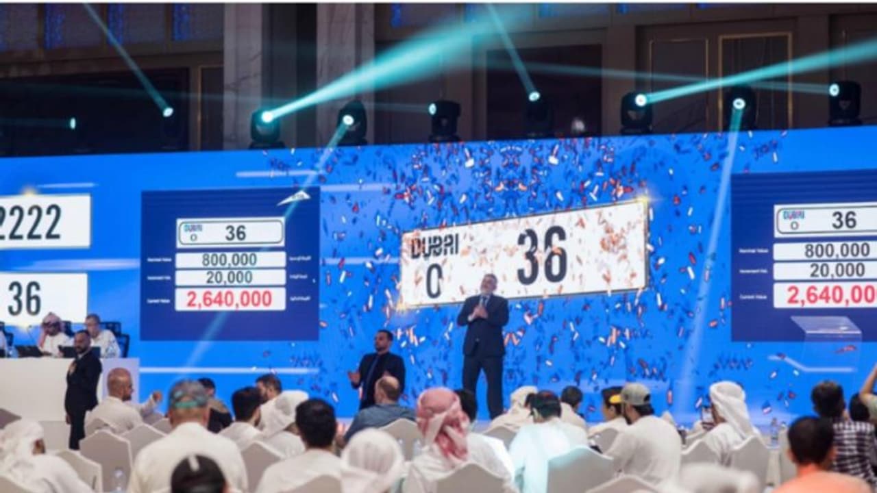 ഫാന്സി നമ്പര് ലേലത്തിലൂടെ മൂന്ന് കോടിയിലധികം ദിര്ഹം സമാഹരിച്ച് ദുബായ് ആര്ടിഎ ഫാന്സി നമ്പര് ലേലത്തിലൂടെ മൂന്ന് കോടിയിലധികം ദിര്ഹം സമാഹരിച്ച് ദുബായ് ആര്ടിഎ