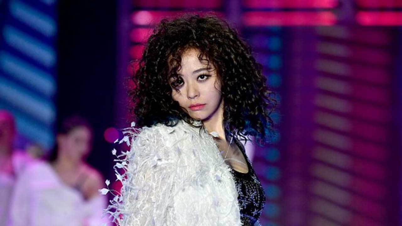 മനഃപൂർവ്വം കൊവിഡ് രോഗബാധിതയായി; വെളിപ്പെടുത്തലിന് പിന്നാലെ ചൈനീസ് ഗായികയെ പൊരിച്ച് സോഷ്യല് മീഡിയ മനഃപൂർവ്വം കൊവിഡ് രോഗബാധിതയായി; വെളിപ്പെടുത്തലിന് പിന്നാലെ ചൈനീസ് ഗായികയെ പൊരിച്ച് സോഷ്യല് മീഡിയ