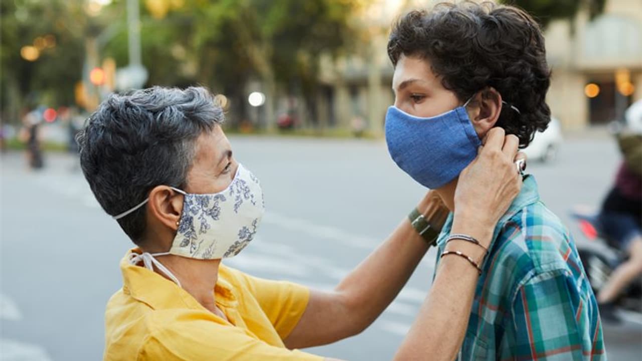 வேகமாக பரவும் JN.1 கோவிட் மாறுபாடு.. குழந்தைகளை எப்படி பாதுகாப்பது? சில டிப்ஸ் இதோ..