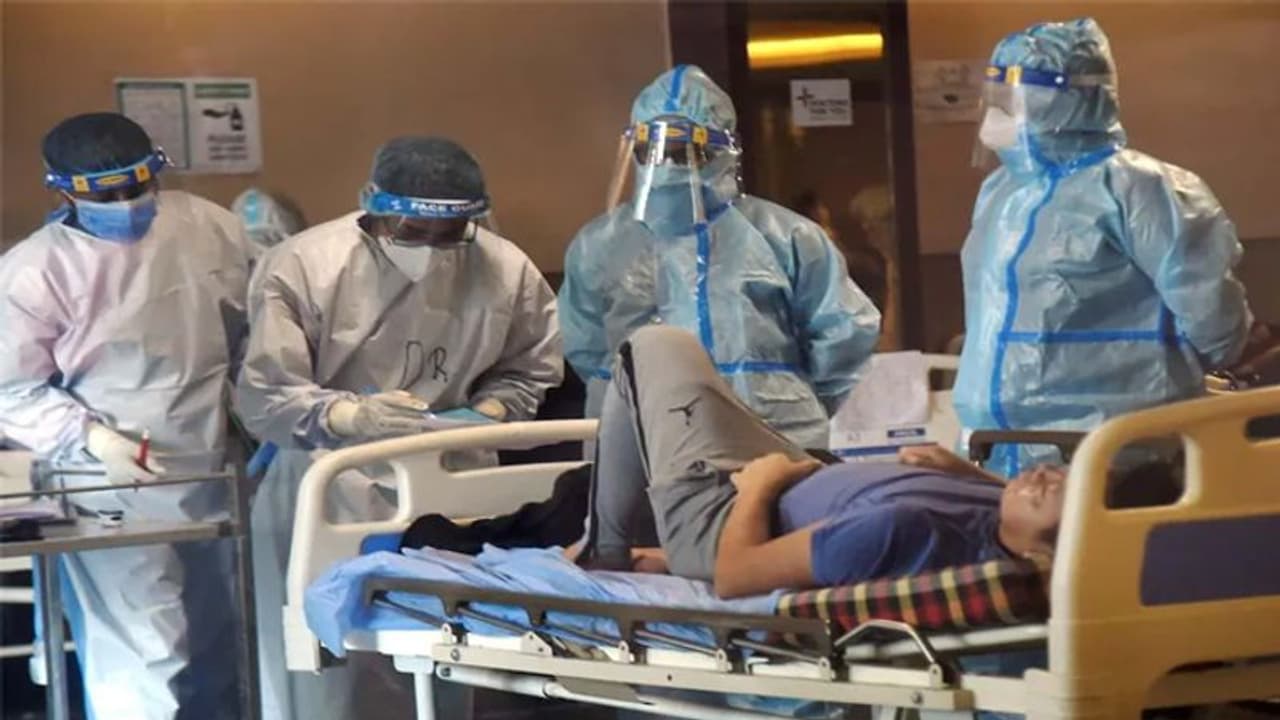 കൊവിഡ്: കേന്ദ്ര ആരോഗ്യമന്ത്രിയുടെ നേതൃത്വത്തിൽ ഇന്ന് അവലോകന യോഗം, സംസ്ഥാന ആരോഗ്യമന്ത്രിമാർ പങ്കെടുക്കും കൊവിഡ്: കേന്ദ്ര ആരോഗ്യമന്ത്രിയുടെ നേതൃത്വത്തിൽ ഇന്ന് അവലോകന യോഗം, സംസ്ഥാന ആരോഗ്യമന്ത്രിമാർ പങ്കെടുക്കും