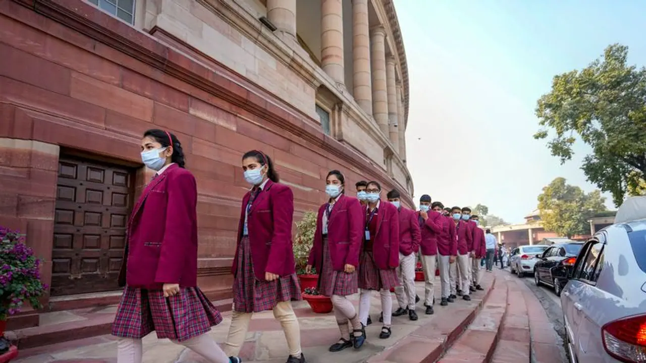 ​ನ​ಕಲಿ ಅಡ್ಮಿ​ಶ​ನ್‌: ಕೆನ​ಡಾ​ದಲ್ಲಿ 700 ಭಾರ​ತೀಯ ವಿದ್ಯಾ​ರ್ಥಿ​ಗಳು ಅತಂತ್ರ 