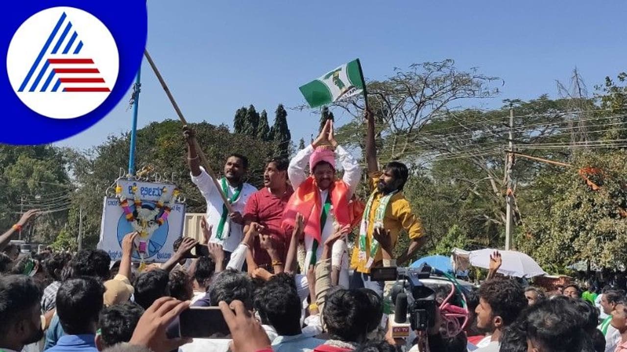 Assembly election: ಜೆಡಿಎಸ್‌ ಅಭ್ಯರ್ಥಿ ತಿಪ್ಪೇಸ್ವಾಮಿಗೆ ಅದ್ಧೂರಿ ಸ್ವಾಗತ