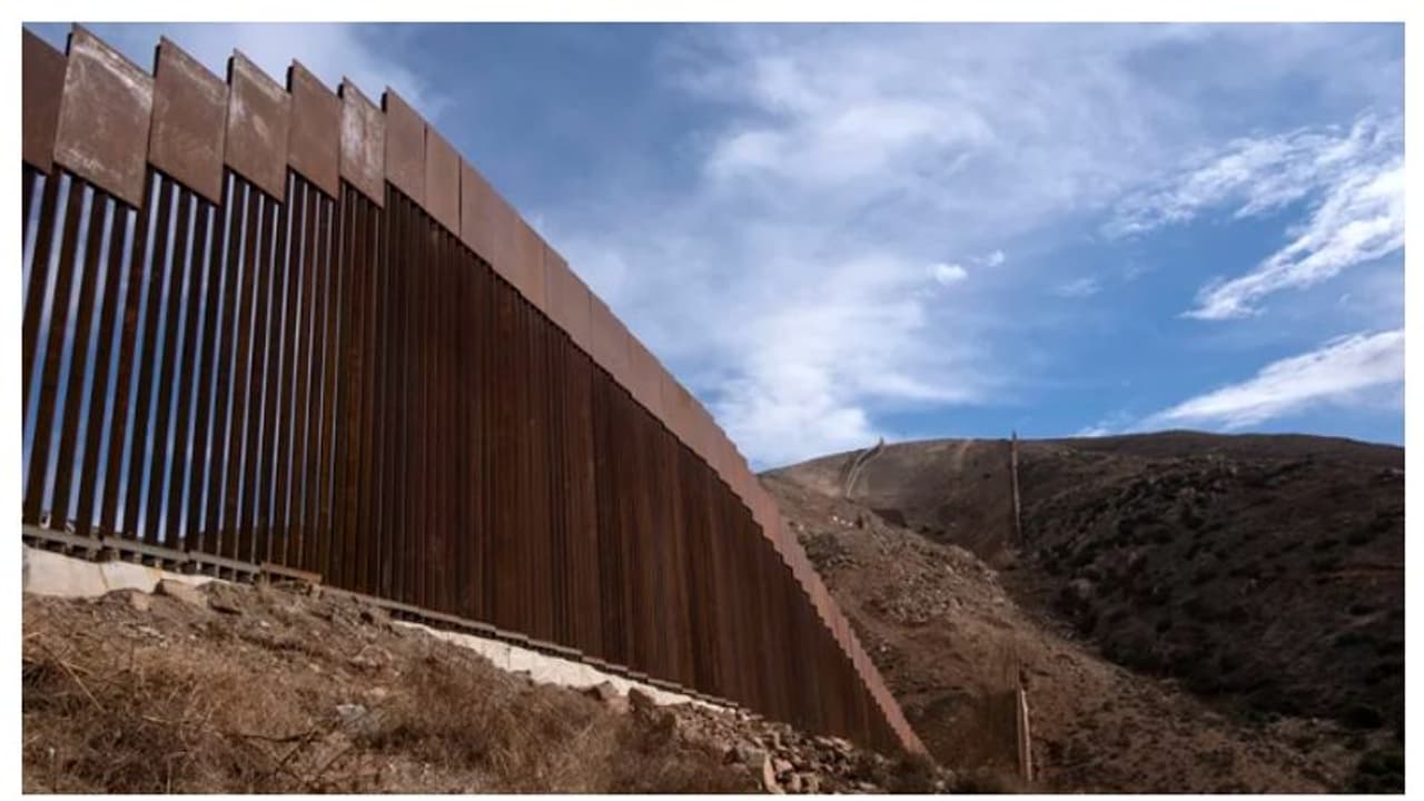 ജീവിതം തേടി കുഞ്ഞിനെയെടുത്ത് ​ട്രംപ് മതിൽ ചാടിക്കടക്കാൻ ശ്രമിച്ചു; ​ഗുജറാത്തി യുവാവിന് ദാരുണാന്ത്യം