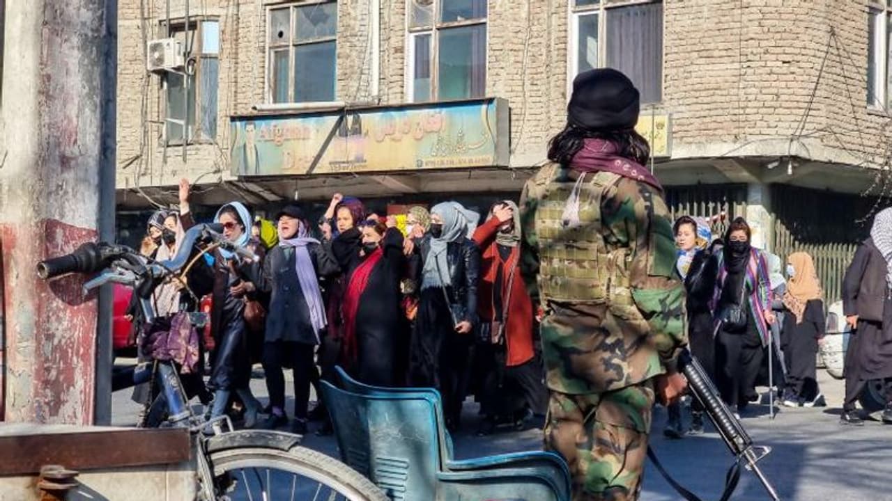 താലിബാൻ നേതാക്കളുടെ പെൺമക്കൾ വിദേശത്ത് പഠിക്കുന്നു; അഫ്ഗാന് പെണ്കുട്ടികള്ക്ക് കോളേജും ഇല്ല, സ്കൂളും ഇല്ല.! താലിബാൻ നേതാക്കളുടെ പെൺമക്കൾ വിദേശത്ത് പഠിക്കുന്നു; അഫ്ഗാന് പെണ്കുട്ടികള്ക്ക് കോളേജും ഇല്ല, സ്കൂളും ഇല്ല.!