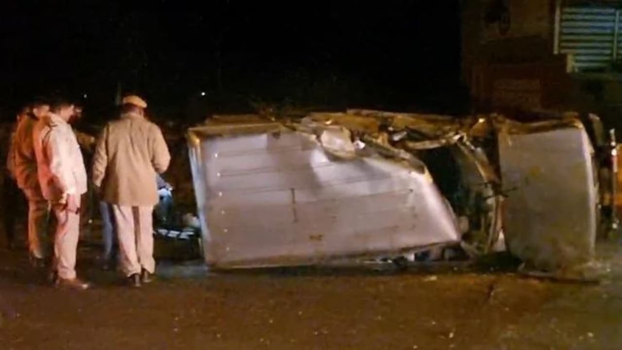 राजस्थान में देर रात हुआ दर्दनाक सड़क हादसा: तेज रफ्तार डंपर ने स्कूली गाड़ी को मारी टक्कर, 2 मासूम की मौत राजस्थान में देर रात हुआ दर्दनाक सड़क हादसा: तेज रफ्तार डंपर ने स्कूली गाड़ी को मारी टक्कर, 2 मासूम की मौत