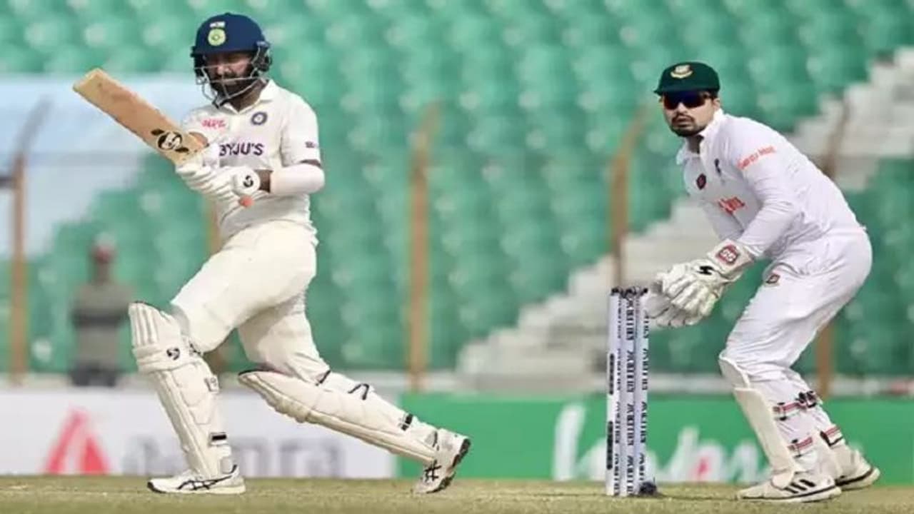 டெஸ்ட் அரங்கில் 7000 ரன்களை கடந்த புஜாரா!