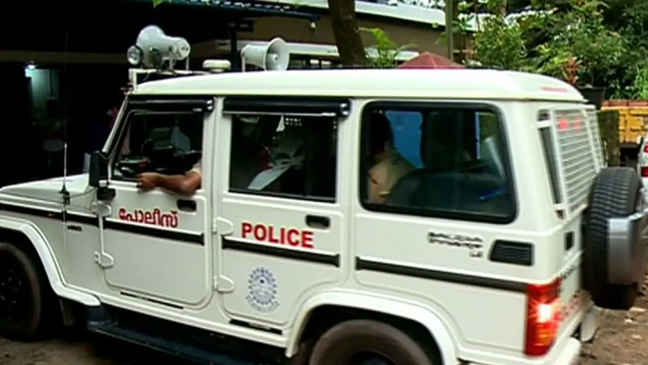 ക്രിമിനൽ ബന്ധമുള്ള പൊലീസുകാർക്കെതിരെ നടപടി തുടരുമെന്ന് ഡിജിപി: ബഡ്ഡ്സ് നിയമം ശക്തമായി നടപ്പാക്കും ക്രിമിനൽ ബന്ധമുള്ള പൊലീസുകാർക്കെതിരെ നടപടി തുടരുമെന്ന് ഡിജിപി: ബഡ്ഡ്സ് നിയമം ശക്തമായി നടപ്പാക്കും