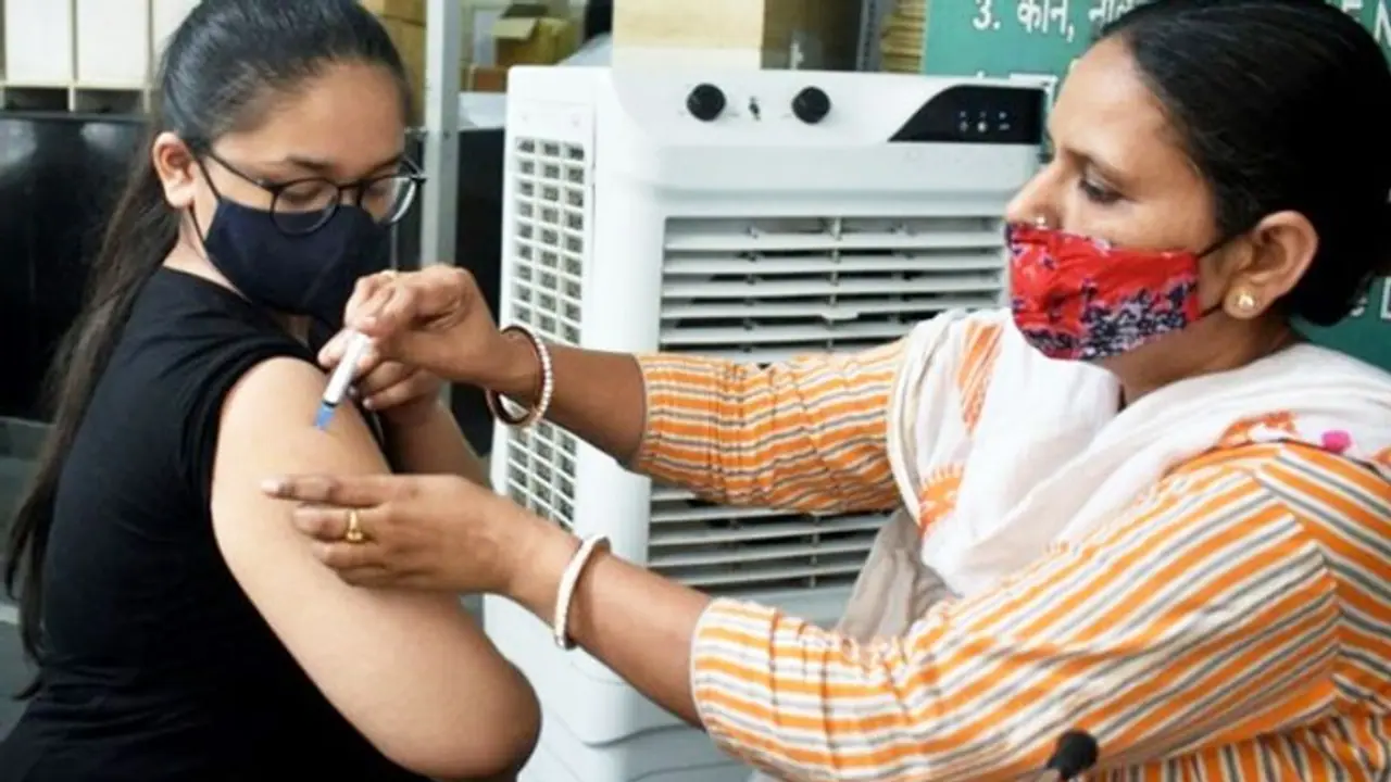 Corona Booster Dose: इन 7 स्टेप्स को फॉलो कर कोविन से ऐसे बुक करें अपना बूस्टर डोज Corona Booster Dose: इन 7 स्टेप्स को फॉलो कर कोविन से ऐसे बुक करें अपना बूस्टर डोज