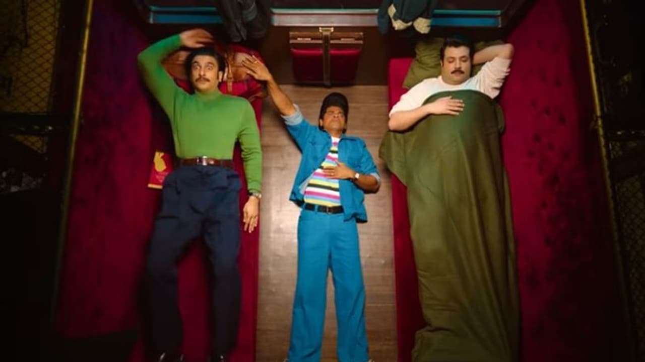 Cirkus Review: Netizens slam Ranveer Singh's film, call it 'misfit outdated story'   READ