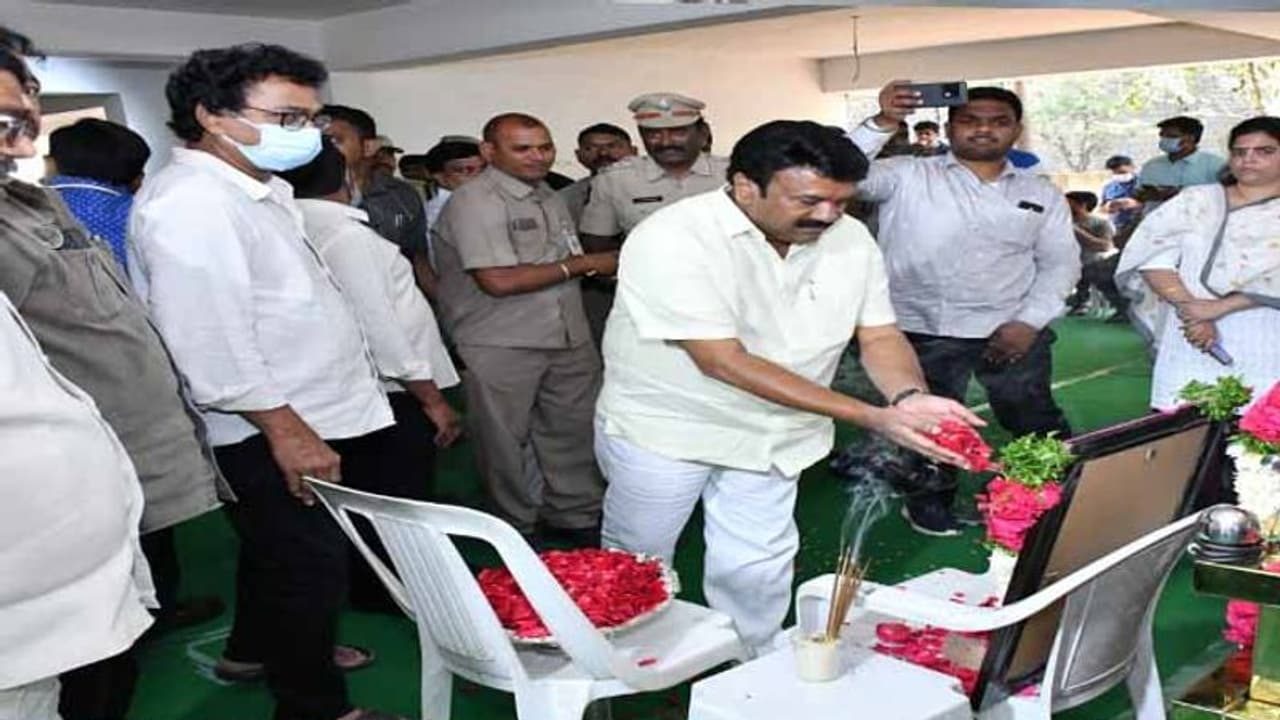 మూడు తరాలకు గుర్తుండే నటుడు: కైకాల సత్యనారాయణకు మంత్రి తలసాని నివాళులు