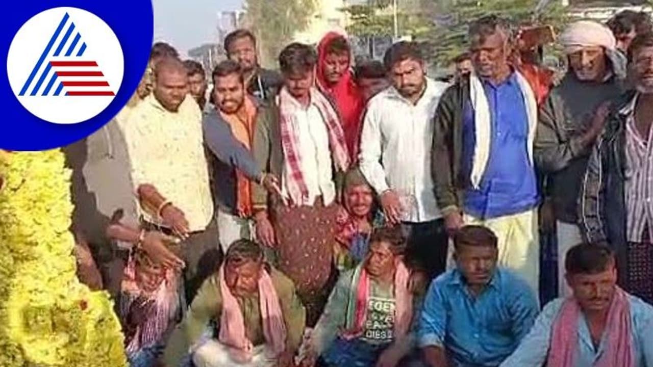 ದಾವಣಗೆರೆ ಕೃಷಿ ಮಾರುಕಟ್ಟೆಯಲ್ಲಿ ರೌಡಿ ಕಾಟ; ಮಟ್ಟಹಾಕುವಂತೆ ರೈತರ ಆಗ್ರಹ ದಾವಣಗೆರೆ ಕೃಷಿ ಮಾರುಕಟ್ಟೆಯಲ್ಲಿ ರೌಡಿ ಕಾಟ; ಮಟ್ಟಹಾಕುವಂತೆ ರೈತರ ಆಗ್ರಹ