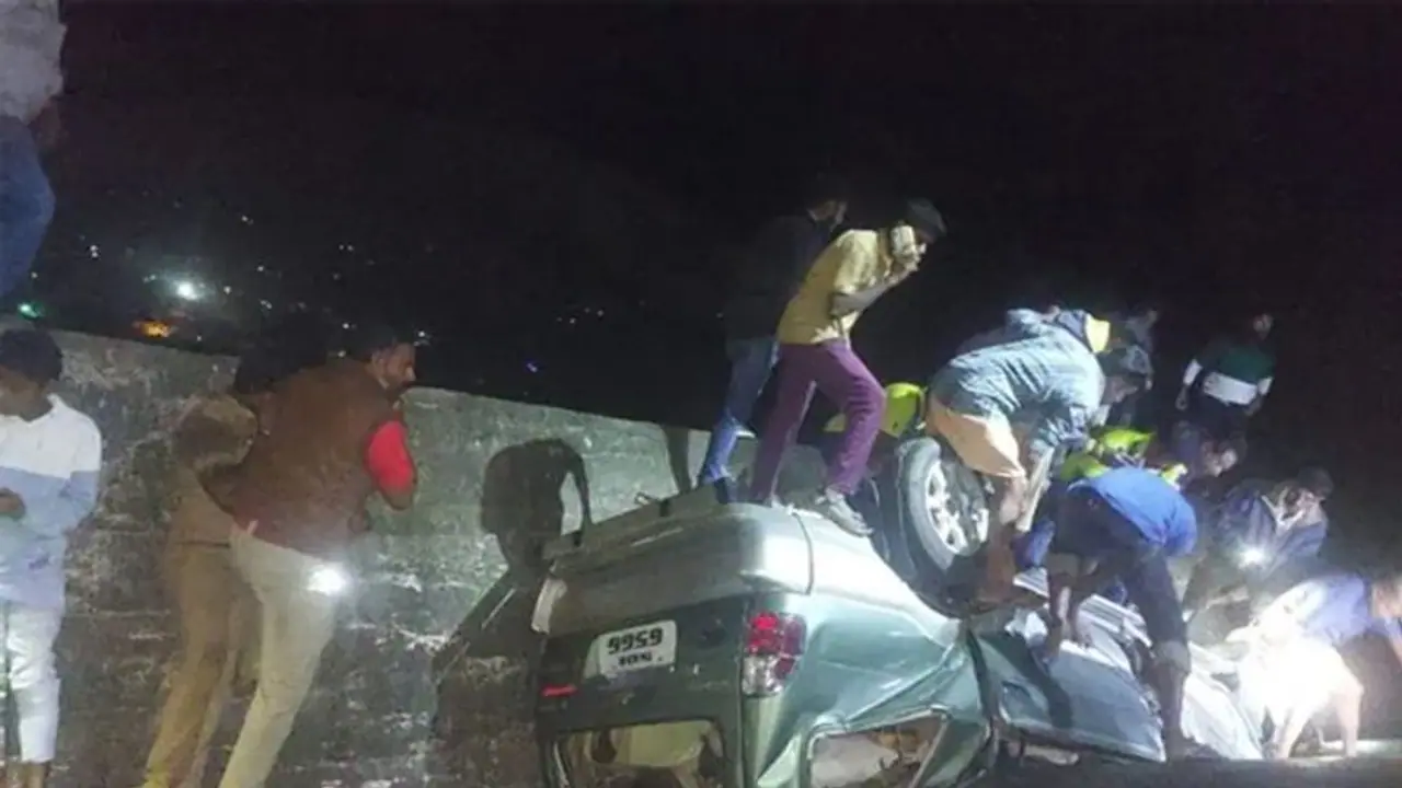 सबरीमाला मंदिर से लौट रहे श्रद्धालुओं की गाड़ी खाई में पलटी, 8 की दर्दनाक मौत, कंट्रोल खो चुका था ड्राइवर सबरीमाला मंदिर से लौट रहे श्रद्धालुओं की गाड़ी खाई में पलटी, 8 की दर्दनाक मौत, कंट्रोल खो चुका था ड्राइवर