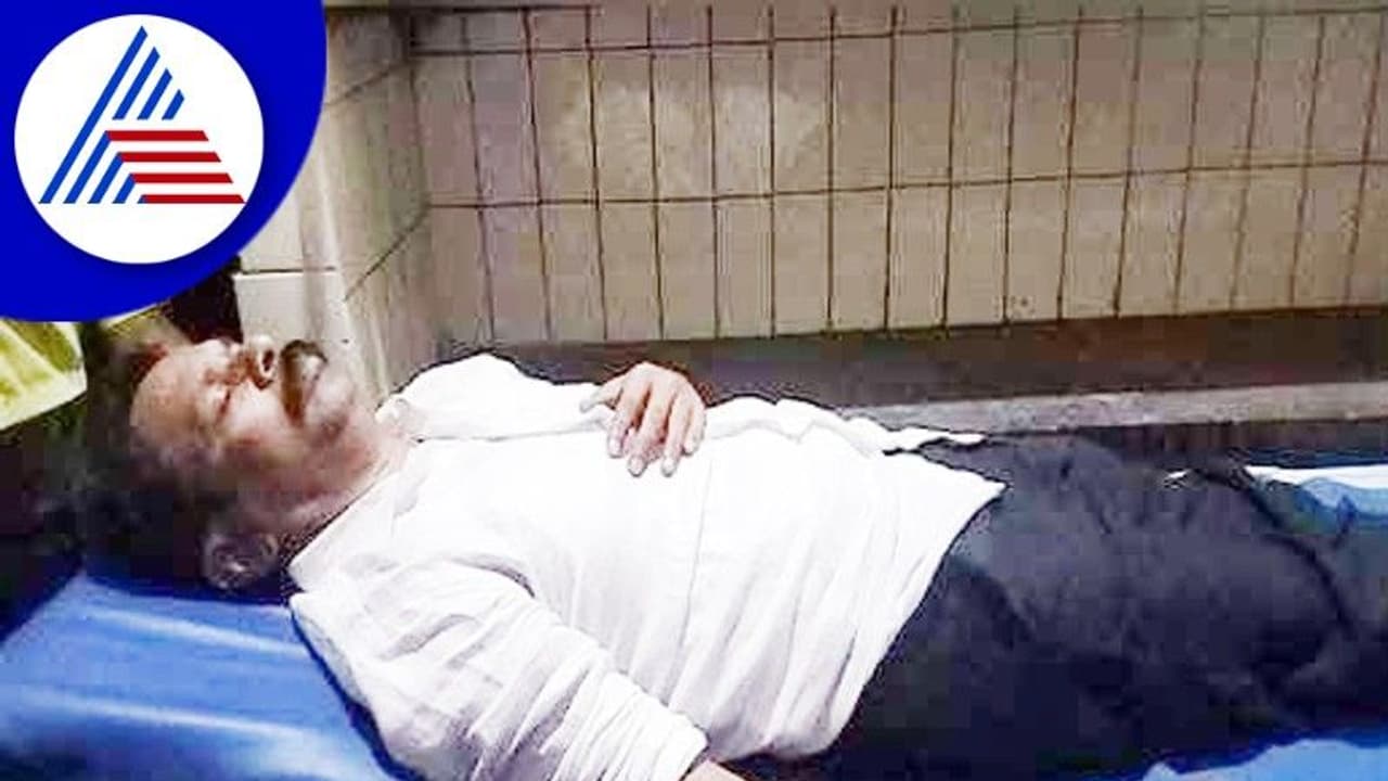 ಇಬ್ಬರು ಕಾಂಗ್ರೆಸ್ ನಾಯಕರ ಬೆಂಬಲಿಗರ ನಡುವೆ ಮಾರಾಮಾರಿ; ಮುಖಂಡರು ಆಸ್ಪತ್ರೆಗೆ ದಾಖಲು ಇಬ್ಬರು ಕಾಂಗ್ರೆಸ್ ನಾಯಕರ ಬೆಂಬಲಿಗರ ನಡುವೆ ಮಾರಾಮಾರಿ; ಮುಖಂಡರು ಆಸ್ಪತ್ರೆಗೆ ದಾಖಲು