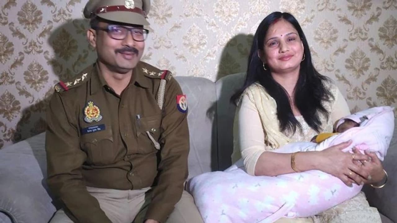 ग्रेटर नोएडा: हाड़ कंपाने वाली ठंड में नवजात झाड़ियों में फेंक गए मां बाप, SHO की पत्नी ने ऐसे बचाई जान ग्रेटर नोएडा: हाड़ कंपाने वाली ठंड में नवजात झाड़ियों में फेंक गए मां बाप, SHO की पत्नी ने ऐसे बचाई जान