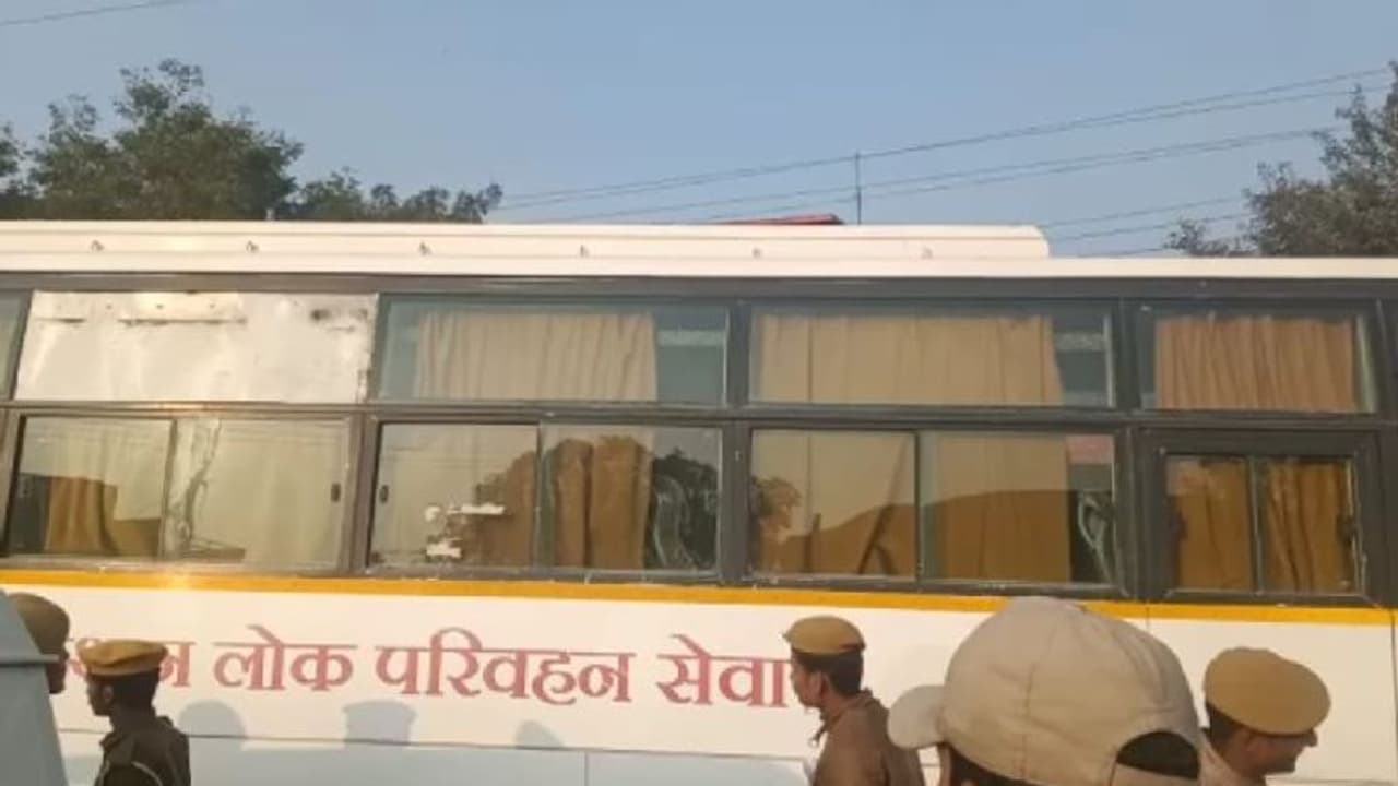  राजस्थान में 7 टीचर चलती बस में हल कर रहे थे पेपर, एक कैंडिडेंट से लिए 10 लाख...जानिए इस कांड की पूरी कहानी